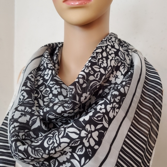 Accessories - Semi-sheer Black & White Print Scarf 30" x 29"
